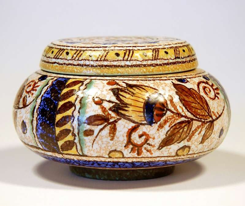 BEAUTIFULLY HAND-PAINTED GOUDA POTTERY BOWL WITH LID "JOMA"