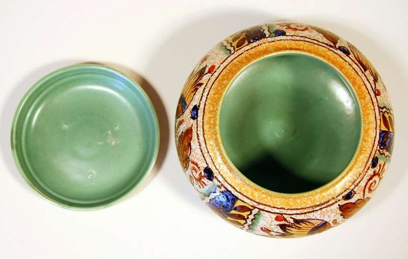 BEAUTIFULLY HAND-PAINTED GOUDA POTTERY BOWL WITH LID "JOMA"