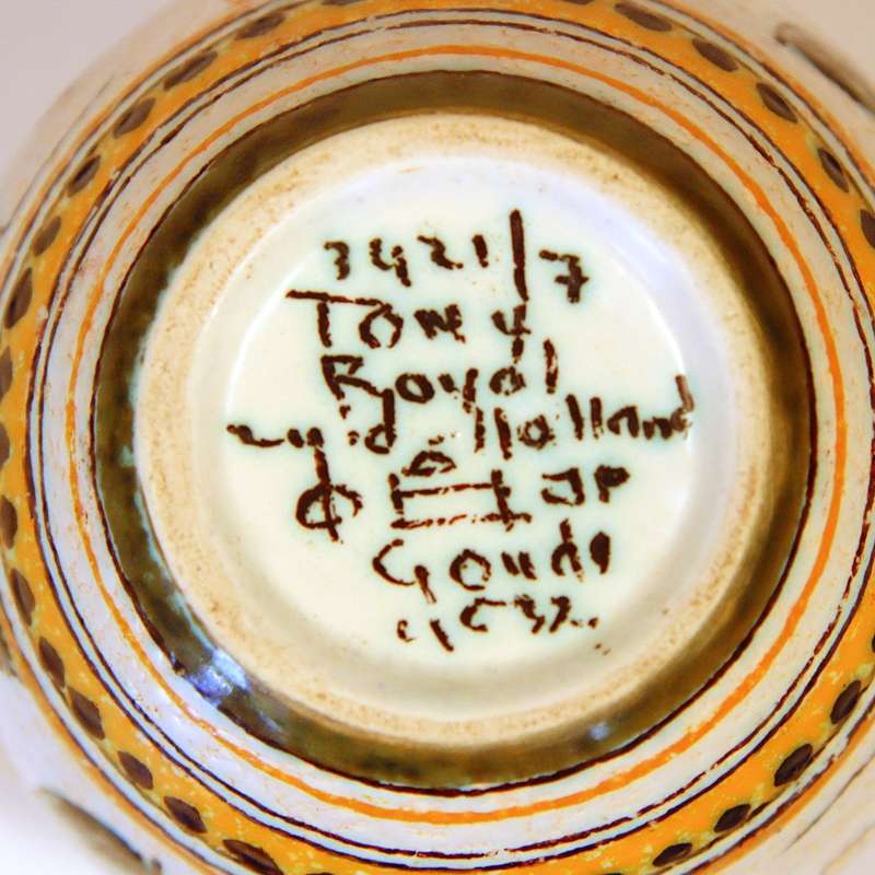 BEAUTIFULLY HAND-PAINTED SMALL GOUDA POTTERY VASE "TONY"