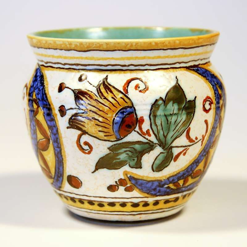 BEAUTIFULLY HAND-PAINTED MEDIUM SIZE GOUDA POTTERY VASE "Jdona"