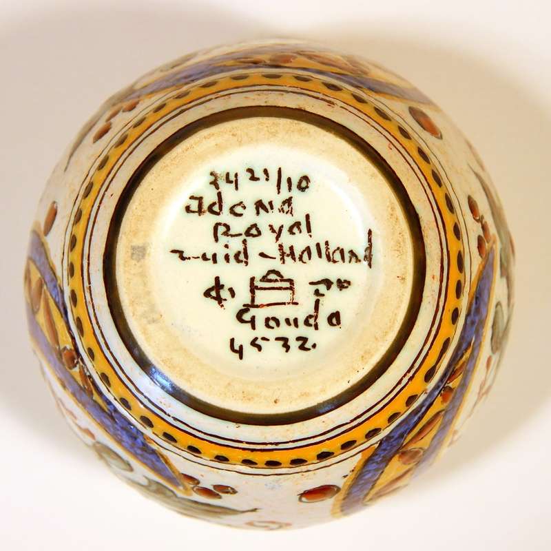 BEAUTIFULLY HAND-PAINTED MEDIUM SIZE GOUDA POTTERY VASE "Jdona"