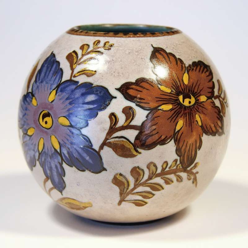 BEAUTIFUL VINTAGE HAND-PAINTED GOUDA VASE LOMBO
