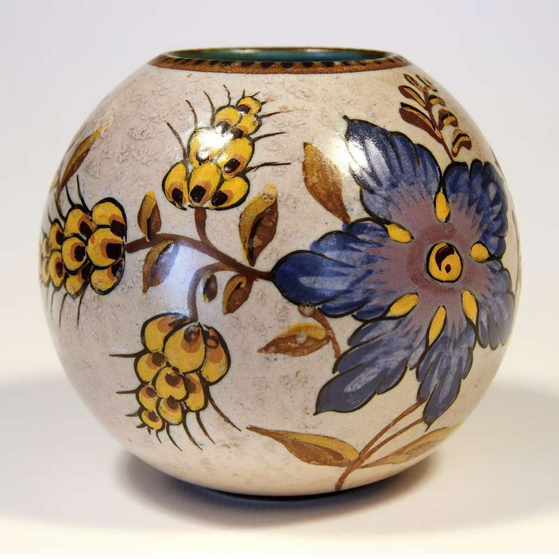 BEAUTIFUL VINTAGE HAND-PAINTED GOUDA VASE LOMBO