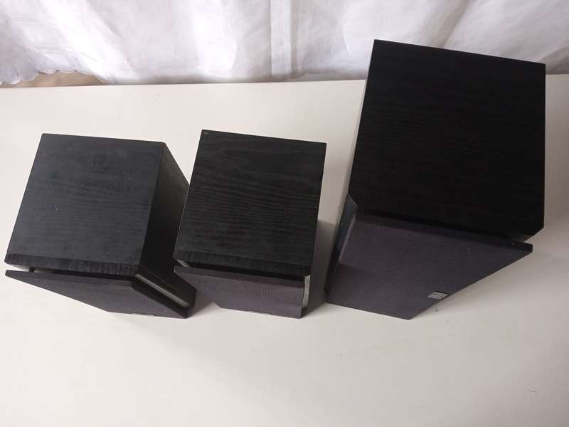 AR  Acoustic Research Surround & Centre Speakers