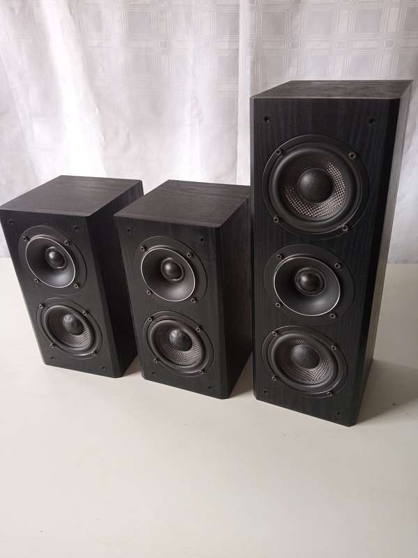 AR  Acoustic Research Surround & Centre Speakers