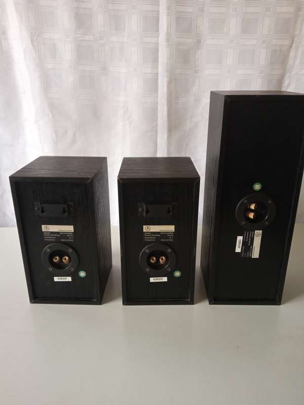 AR  Acoustic Research Surround & Centre Speakers