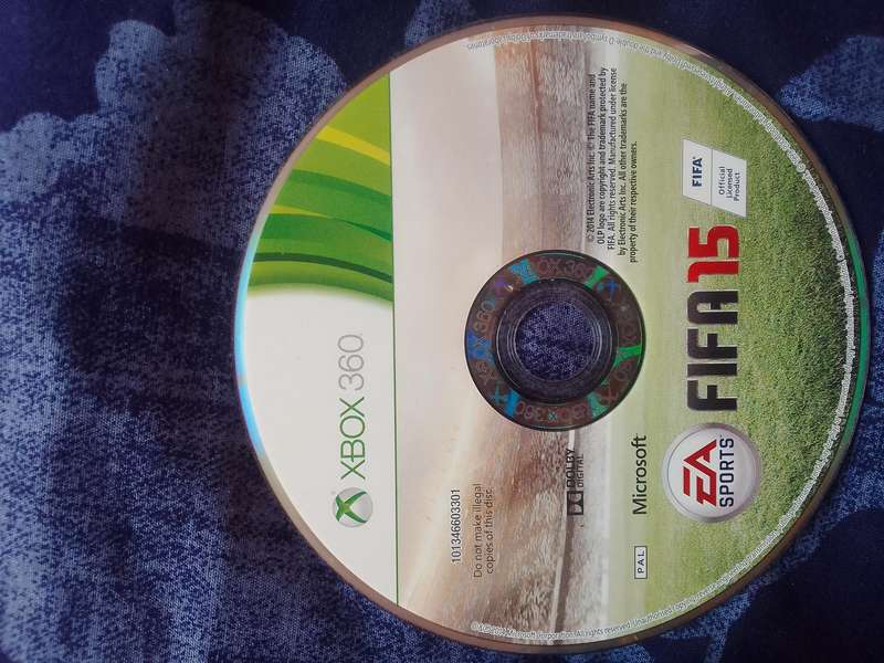 Xbox 360 FIFA 15 plus 2 controllers