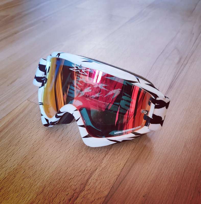 EKS Brand White/Black - Red Mirror Lens
