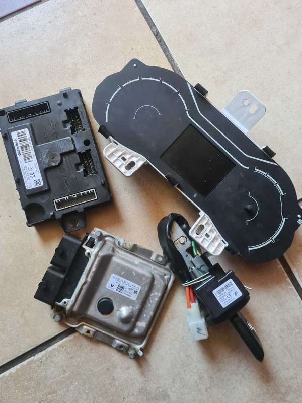 Renault Kwid lockset