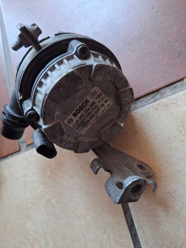 Mercedes benz W205 auxiliary water pump