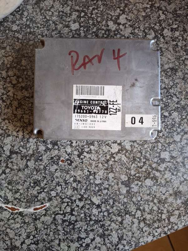 Toyota Rav4 computer box ECU