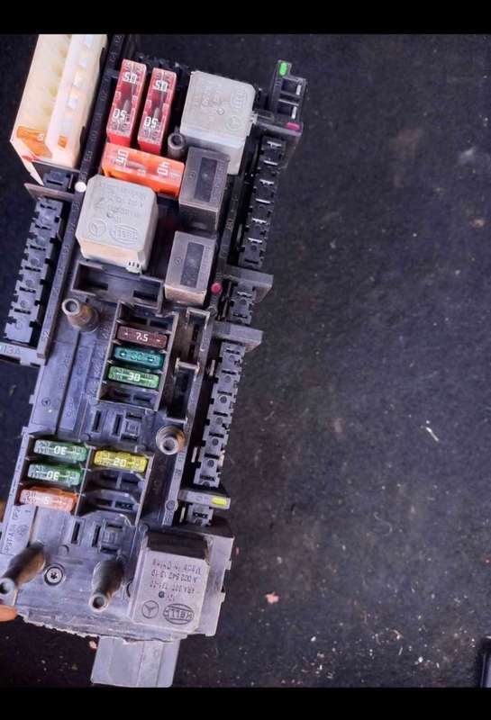 Mercedes benz W204 rear fuse box