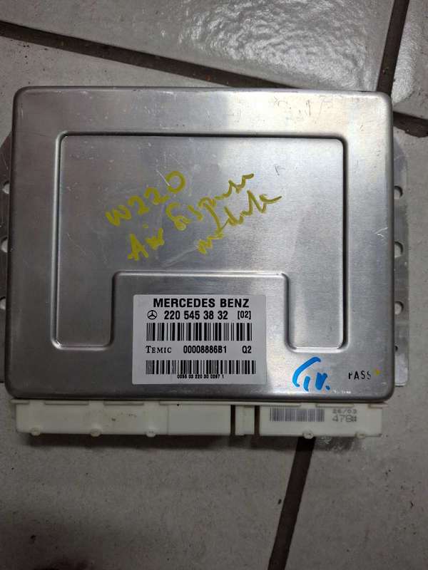 Mercedes Benz W220 air suspension ECU