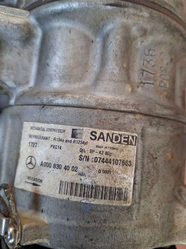 Mercedes benz W205 274 engine aircon compressor