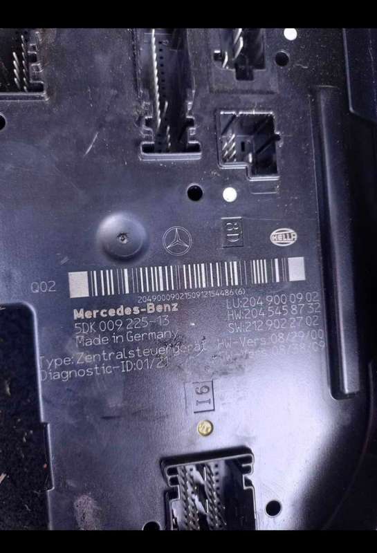 Mercedes benz W204 rear fuse box