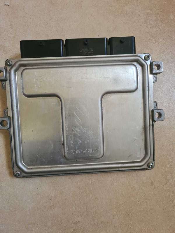 Renault Sandero ECU computer box for sale