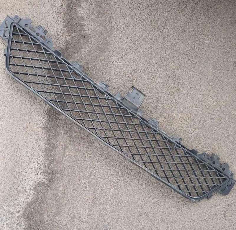 Mercedes benz W204 front lower grille