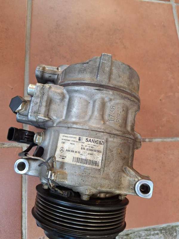 Mercedes benz W205 274 engine aircon compressor