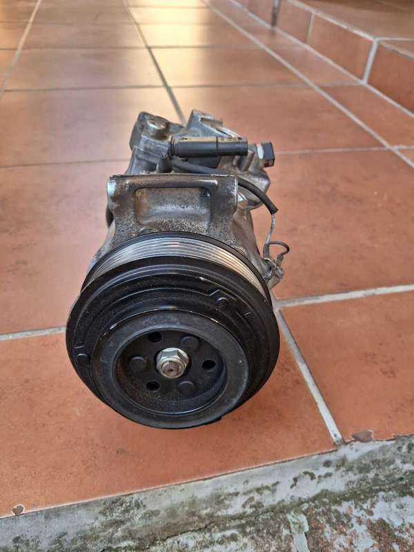 Mercedes benz W205 274 engine aircon compressor