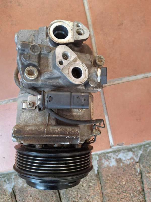 Mercedes benz W205 274 engine aircon compressor