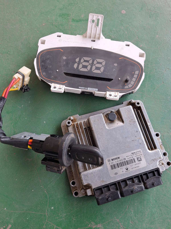 Renault Kwid automatic ecu computer lockset