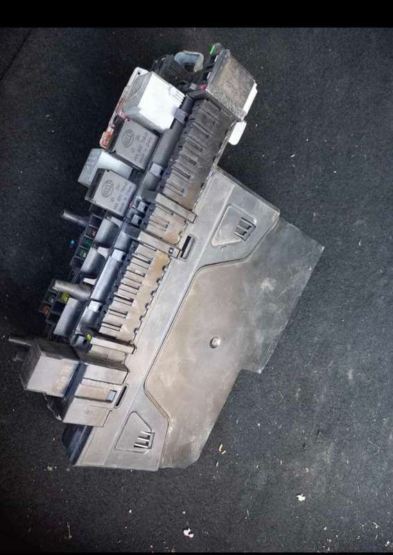 Mercedes benz W204 rear fuse box