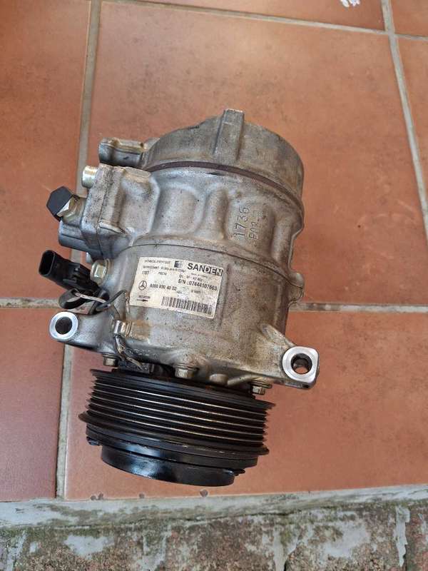 Mercedes benz W205 274 engine aircon compressor