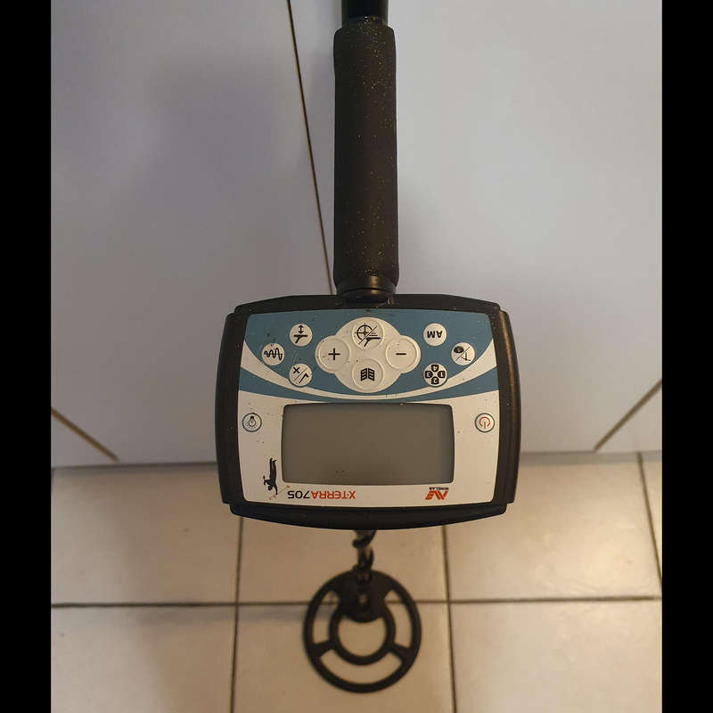 Minelab X-TERRA 705 Vflex Metal Detector - Like New Condition