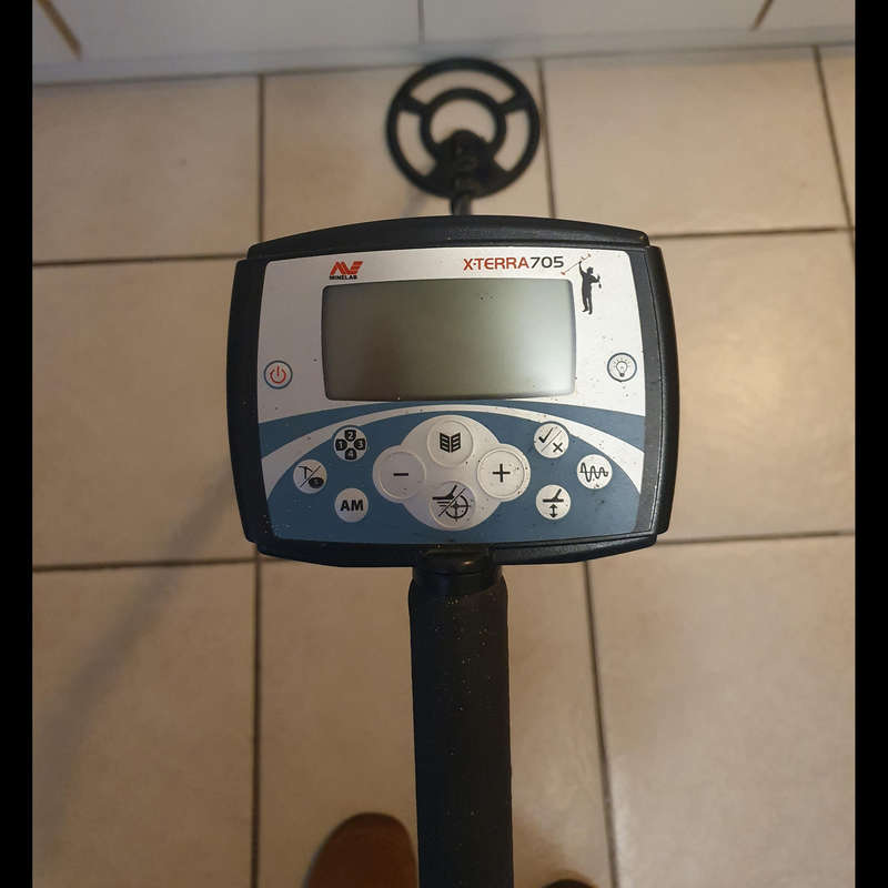 Minelab X-TERRA 705 Vflex Metal Detector - Like New Condition