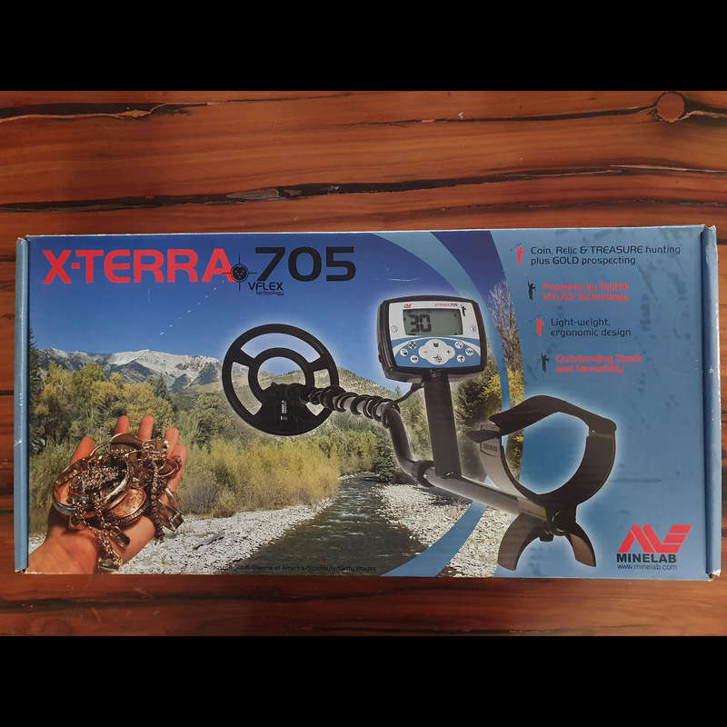 Minelab X-TERRA 705 Vflex Metal Detector - Like New Condition