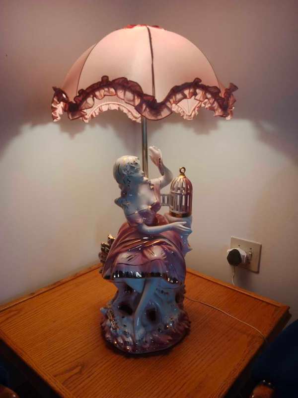 Porcelain figurine desklamp