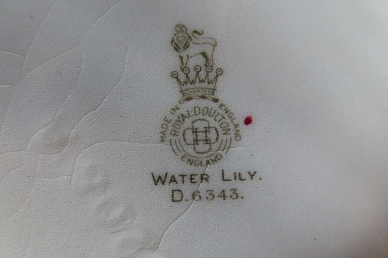 Royal Doulton "Water Lily" D6343 Fruit Bowl