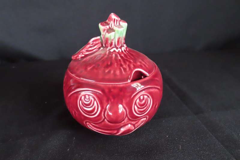 Sylvac Beetroot Lidded Face Pot- 5127