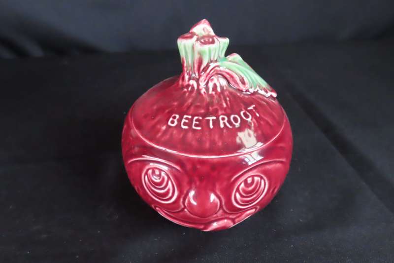 Sylvac Beetroot Lidded Face Pot- 5127