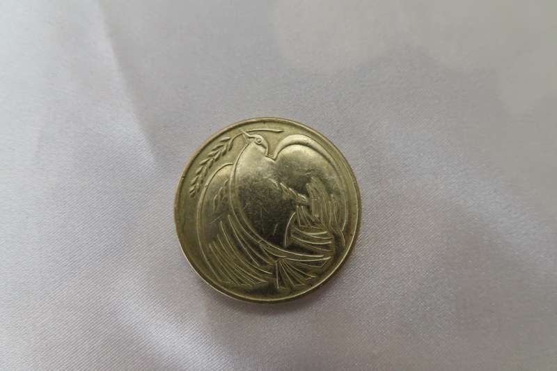 Elizabeth II Two Pound Coin Dove of Peace and Goodwill 1945 - 1995