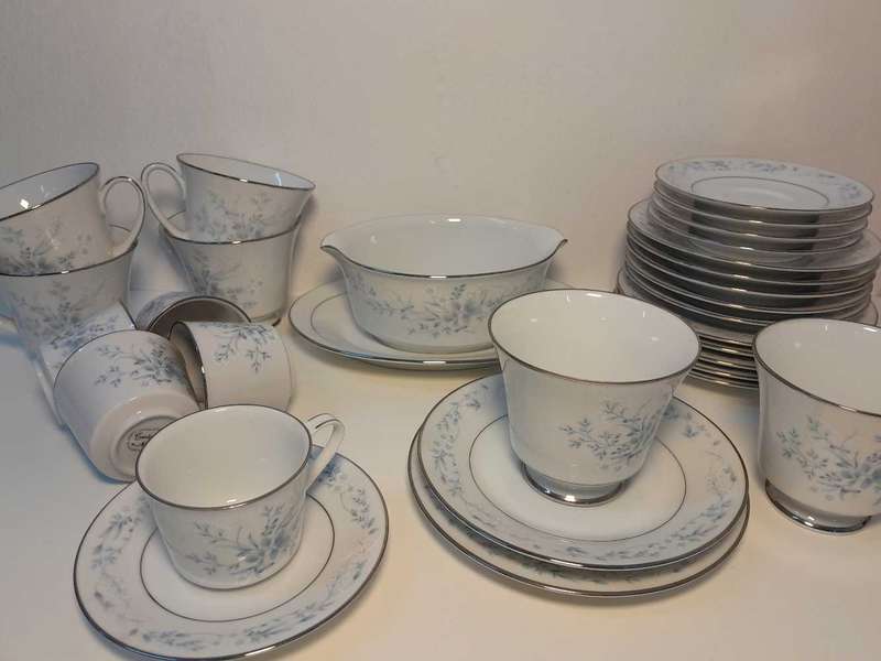 Noritake Carolyn 2693 China Set