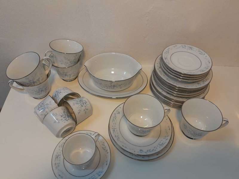Noritake Carolyn 2693 China Set