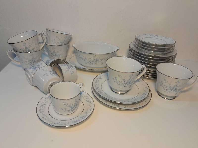 Noritake Carolyn 2693 China Set