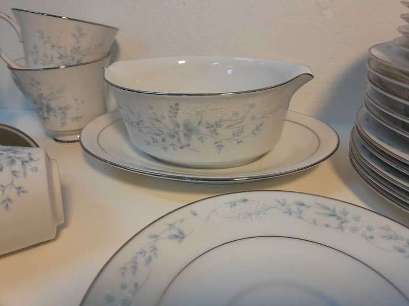 Noritake Carolyn 2693 China Set
