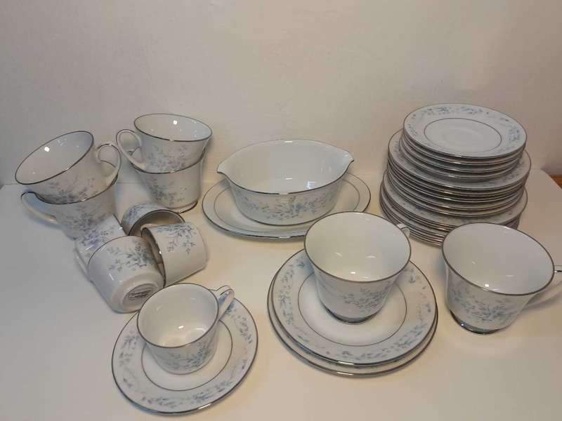 Noritake Carolyn 2693 China Set