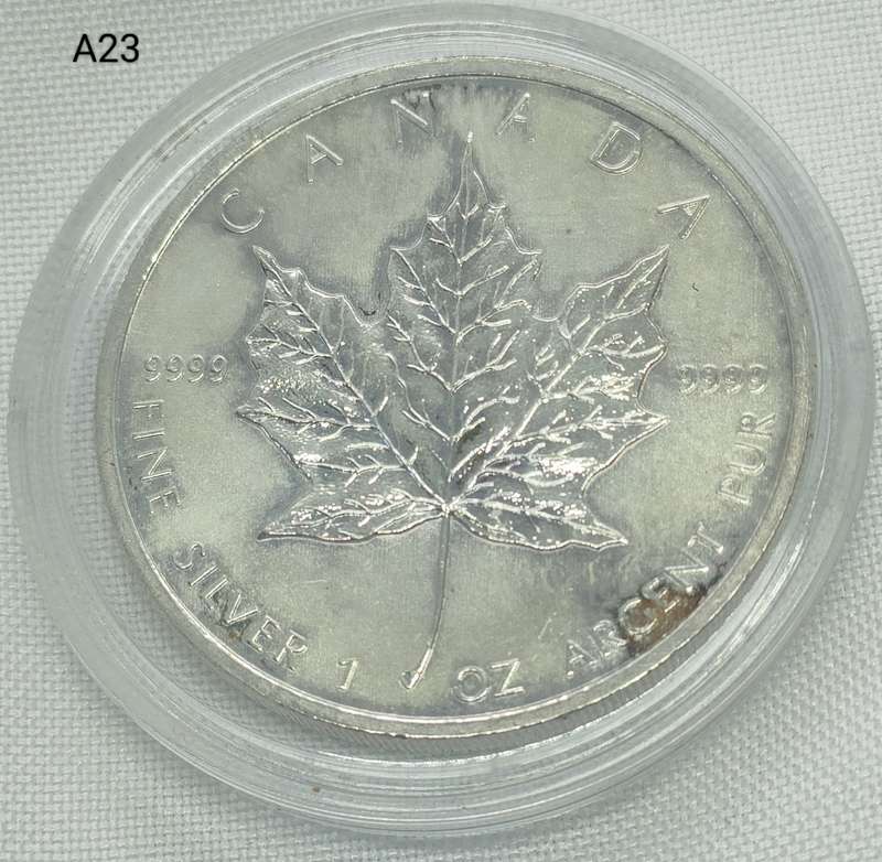 2012 Canadian Maple coin - 5 dollars - 1 oz .999 fine silver - in capsule