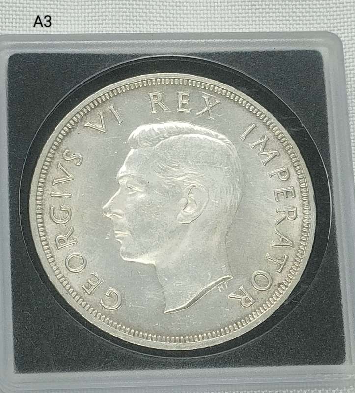 1949 Crown - 5 shillings - Union of South Africa - .800 silver - in perspex holder