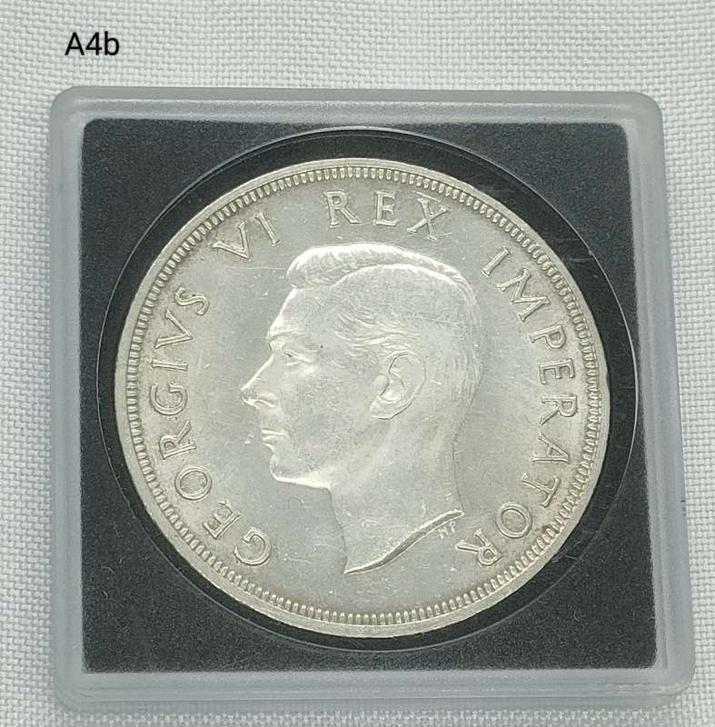 1947 Crown - 5 shillings - Union of South Africa - .800 silver - in perspex holder