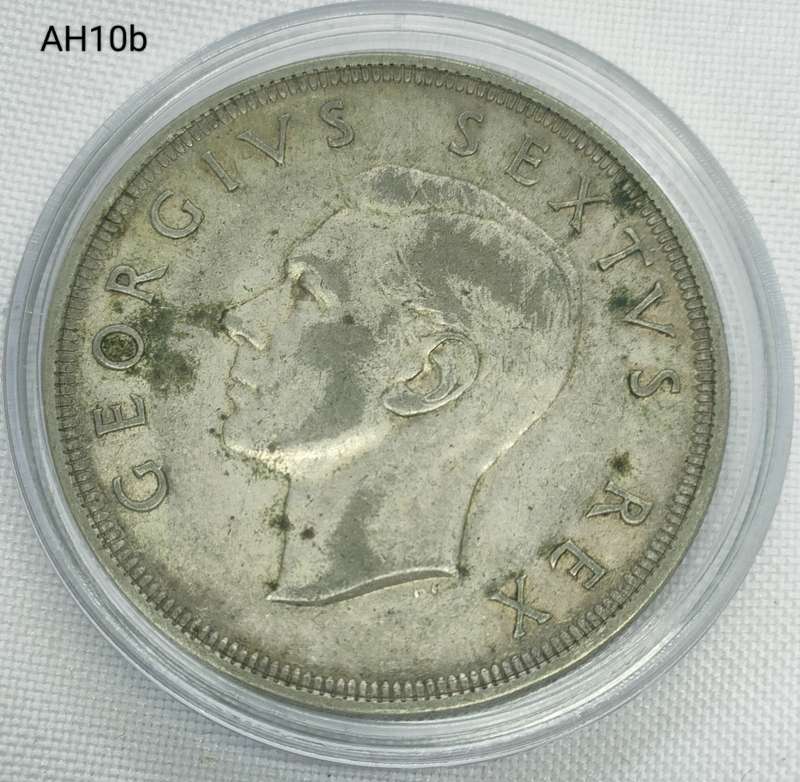 1951 Union of SA crown - 5 shillings - .500 silver - in capsule