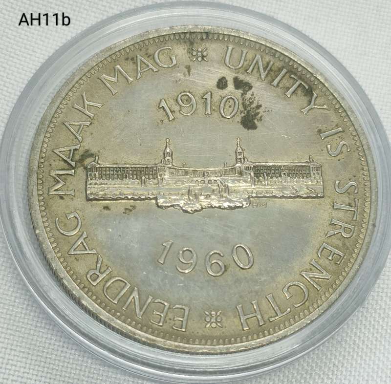 1960 Union of SA crown - 5 shillings - .500 silver - in capsule