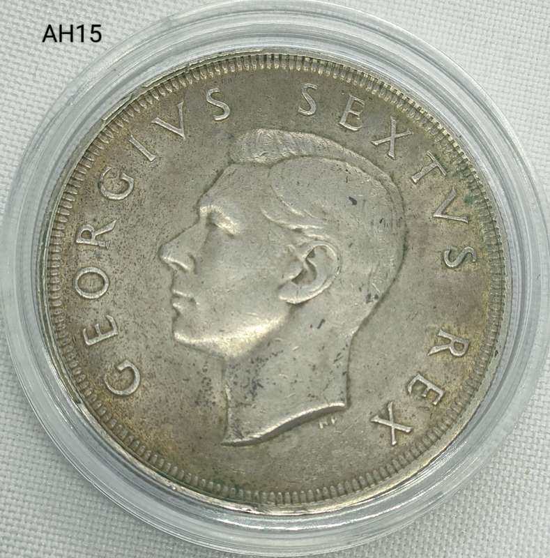 1952 Union of SA crown - 5 shillings - .500 silver - in capsule