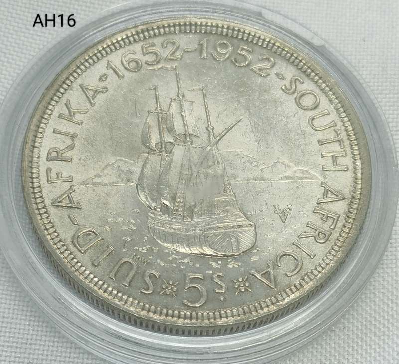 1952 Union of SA crown - 5 shillings - .500 silver - in capsule