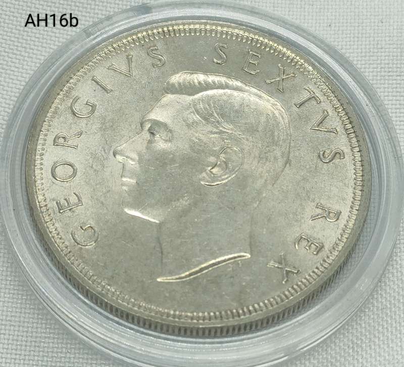 1952 Union of SA crown - 5 shillings - .500 silver - in capsule