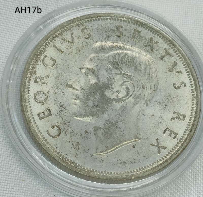 1952 Union of SA crown - 5 shillings - .500 silver - in capsule