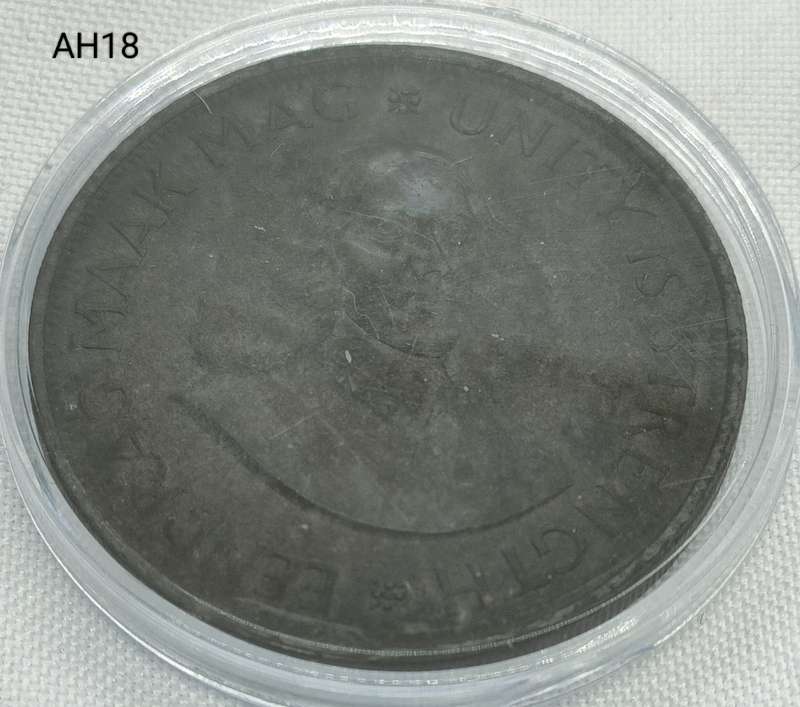 1963 Republic of SA crown - 50 c - .500 silver - in capsule